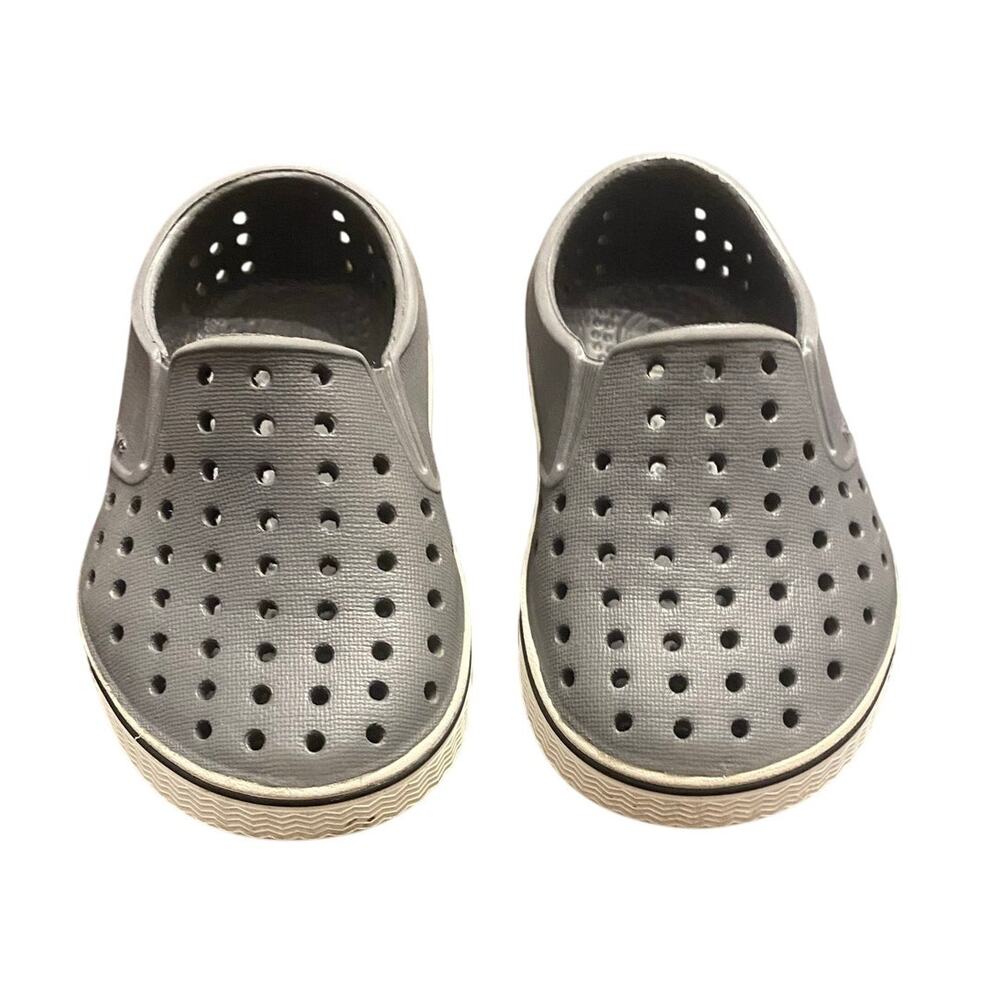 Native Jefferson Kids Gray Slip On Shoes Perforated Lightweight Size C5 Water